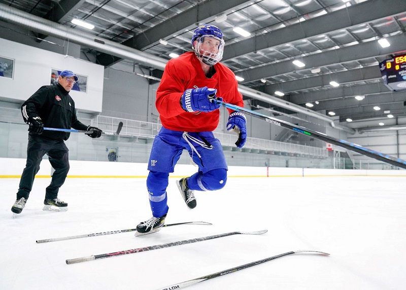 hockey player doing drills